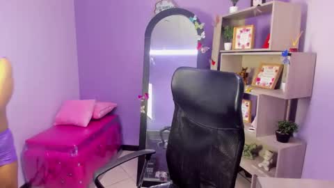 carolina suarez online show from September 2025 02:33:01 AM