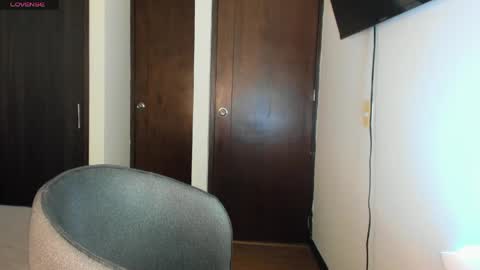 carolina_zaens online show from April 2026 07:00:01 PM