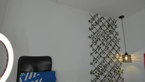 Carolina online show from November 2025 04:35:01 PM