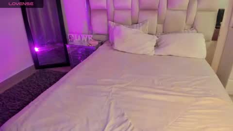 caroline online show from November 2025 05:18:02 AM