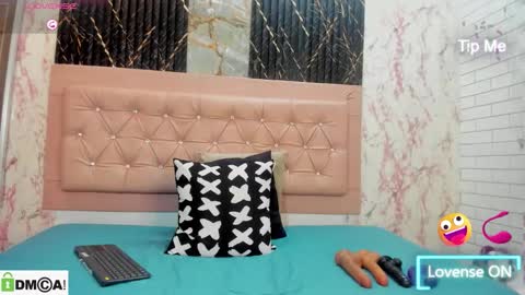 caroline daring online show from December 2025 04:25:02 PM