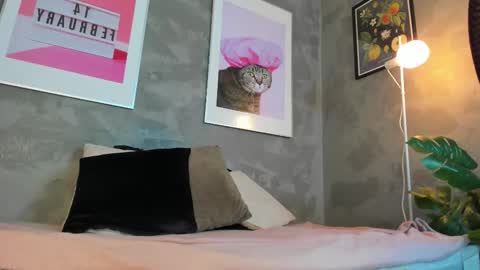 Snapshot of caroline_dh chatting on October 2025 01:17:01 PM Caroline online show from October 2025 01:17:01 PM