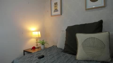 Snapshot of caroline_dh chatting on November 2025 11:32:02 AM Caroline online show from November 2025 11:32:02 AM