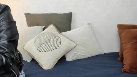 Snapshot of caroline_dh chatting on December 2025 11:30:02 AM Caroline online show from December 2025 11:30:02 AM