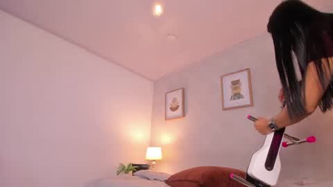 Snapshot of caroline_dh chatting on July 2026 11:37:02 AM Caroline online show from July 2026 11:37:02 AM