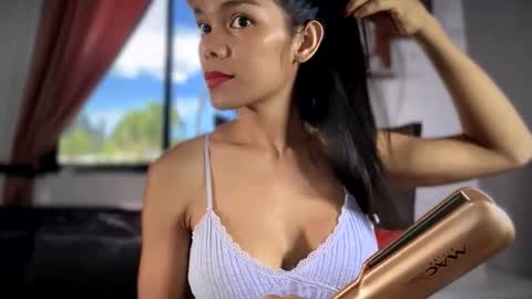 caroline_east online show from May 2026 01:14:02 AM