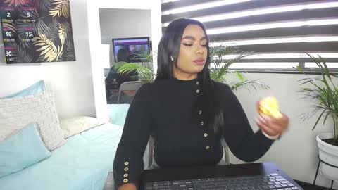 Snapshot of caroline_jackson_ chatting on January 2025 02:09:01 PM C A R O L I N E online show from January 2025 02:09:01 PM