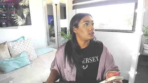 Snapshot of caroline_jackson_ chatting on February 2025 12:48:01 PM C A R O L I N E online show from February 2025 12:48:01 PM