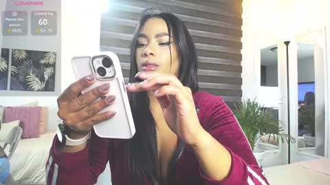 Snapshot of caroline_jackson_ chatting on March 2025 01:37:01 PM C A R O L I N E online show from March 2025 01:37:01 PM