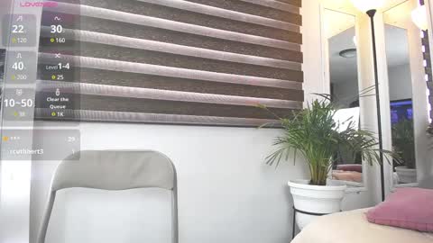 Snapshot of caroline_jackson_ chatting on March 2025 04:44:02 PM C A R O L I N E online show from March 2025 04:44:02 PM