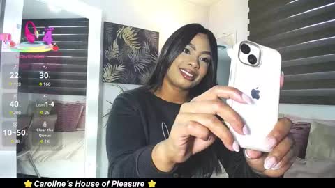 Snapshot of caroline_jackson_ chatting on November 2025 12:03:01 PM C A R O L I N E online show from November 2025 12:03:01 PM