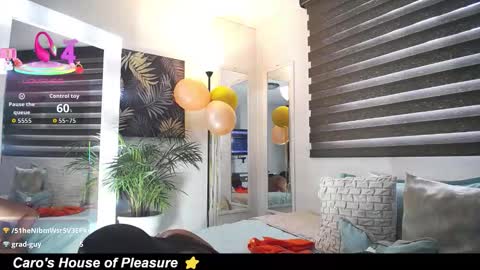 Snapshot of caroline_jackson_ chatting on December 2025 02:00:02 PM C A R O L I N E online show from December 2025 02:00:02 PM