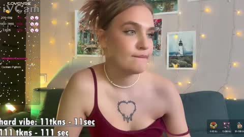 Snapshot of caroline_kiparis chatting on January 2025 01:55:01 AM Caro online show from January 2025 01:55:01 AM