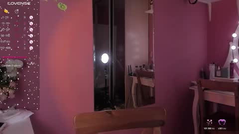 Snapshot of caroline_kiparis chatting on November 2025 07:58:01 PM Caro online show from November 2025 07:58:01 PM