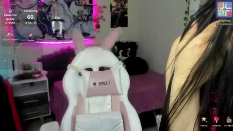 Snapshot of caroline_lenox chatting on December 2024 07:02:02 AM Caroline Lenox online show from December 2024 07:02:02 AM