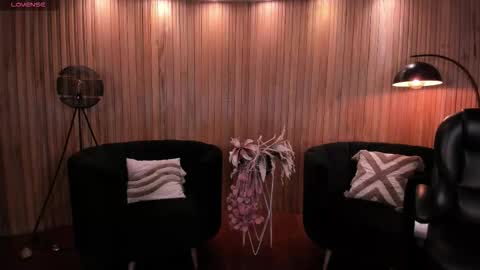 Caro online show from November 2025 10:49:02 AM