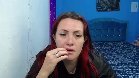 Carolinhe  online show from February 2026 05:22:02 AM