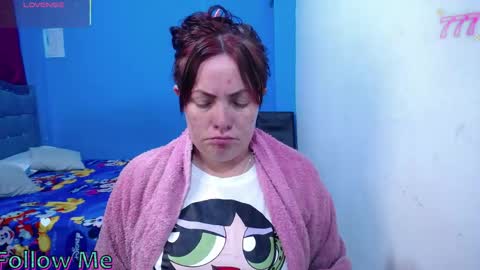 Snapshot of carolinhe_ chatting on June 2026 03:27:02 PM Carolinhe online show from June 2026 03:27:02 PM