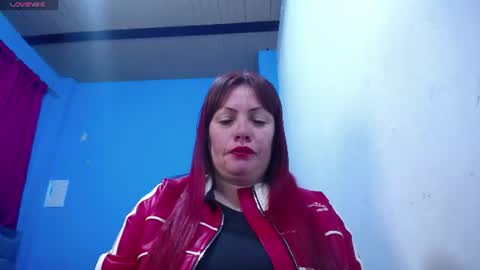 Snapshot of carolinhe_ chatting on June 2026 12:07:02 PM Carolinhe online show from June 2026 12:07:02 PM