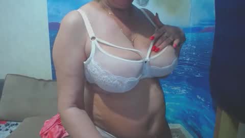 Snapshot of caroncapella chatting on November 2025 02:35:01 PM VicunaCool online show from November 2025 02:35:01 PM