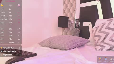 Snapshot of caroo_gomeez chatting on January 2025 06:43:02 PM Caro Gmez online show from January 2025 06:43:02 PM