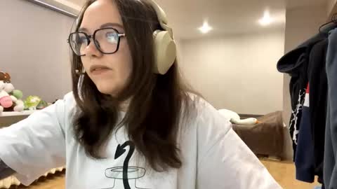 Emilia online show from December 2025 03:44:02 AM