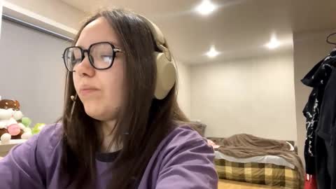 Emilia online show from December 2025 03:35:01 AM