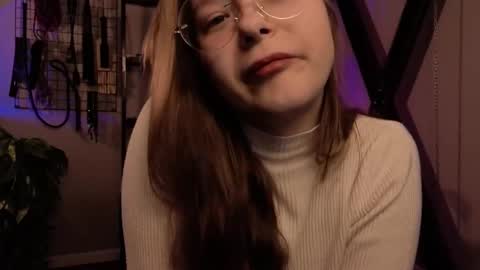 Snapshot of cassiecool chatting on November 2025 01:02:02 PM assie online show from November 2025 01:02:02 PM