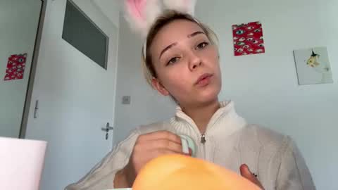 Olivia online show from March 2026 10:01:01 AM