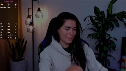 MACARENA online show from December 2024 10:20:02 PM