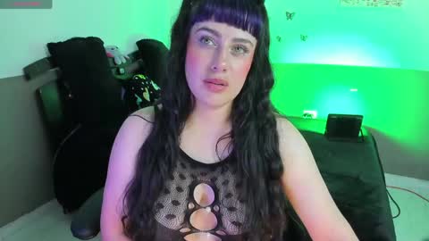 Snapshot of cataleya_blare chatting on May 2026 01:44:01 AM LUU online show from May 2026 01:44:01 AM
