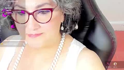Snapshot of cataleya_mom_ chatting on October 2025 11:07:01 AM cataleya online show from October 2025 11:07:01 AM
