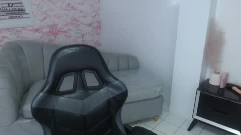 catalina25_t online show from November 2025 01:28:02 PM