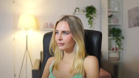 Snapshot of catecrago_ chatting on November 2025 02:28:02 PM catecrago online show from November 2025 02:28:02 PM