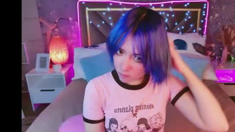 Snapshot of catharinejones chatting on June 2026 08:35:02 AM KettieHi My name is Katie I love drawing and I can play the guitar. And love dancing online show from June 2026 08:35:02 AM