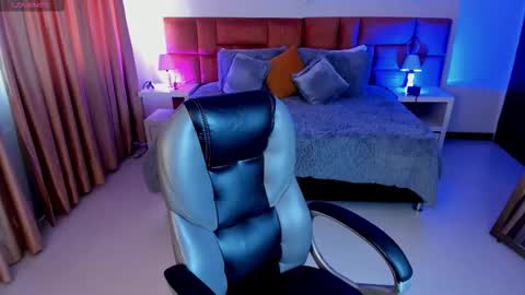 catti_brie_ online show from October 2025 11:53:02 AM