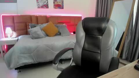 catti_brie_ online show from June 2026 11:36:02 AM