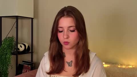 Lina  online show from December 2025 07:53:02 PM