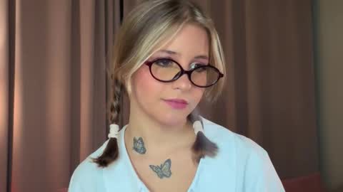 Lina  online show from March 2026 07:13:02 PM