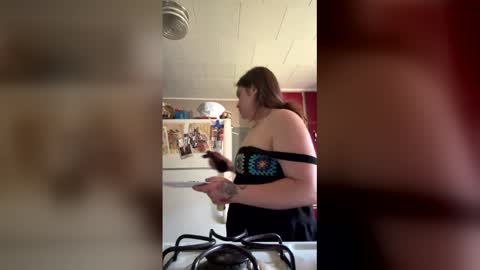 Snapshot of cecerose813 chatting on May 2026 11:46:02 PM cecerose813 online show from May 2026 11:46:02 PM