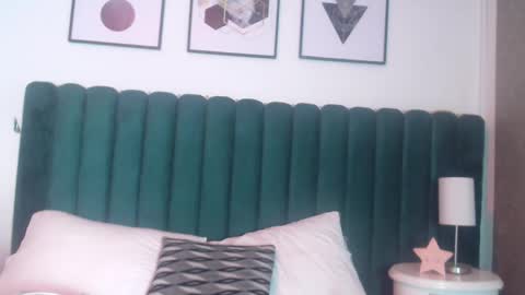 Snapshot of celeste_bs chatting on November 2025 04:45:01 AM Celeste online show from November 2025 04:45:01 AM