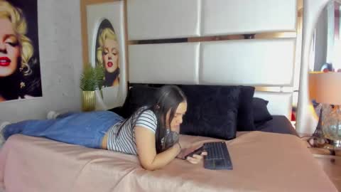 Snapshot of celeste_starsss chatting on November 2025 09:00:02 PM celeste_starsss online show from November 2025 09:00:02 PM