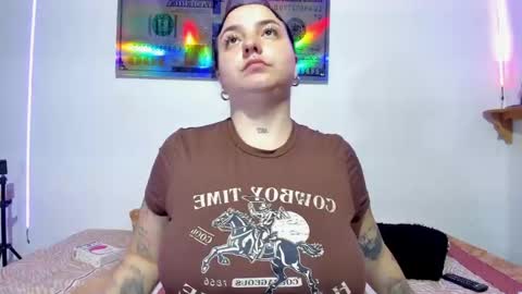 Snapshot of celeste_y_pipe chatting on January 2025 03:29:01 AM Celeste Y Pipe online show from January 2025 03:29:01 AM