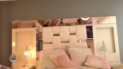 Sara online show from November 2025 07:24:02 PM