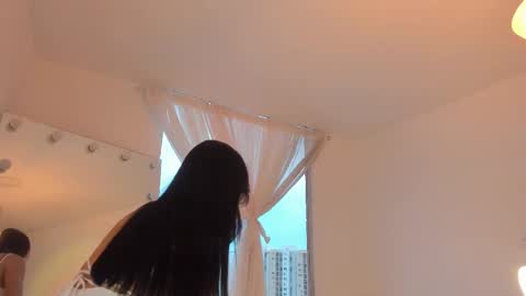 Ari online show from September 2025 06:41:02 PM