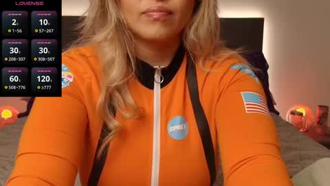 Celia online show from October 2025 05:03:01 PM