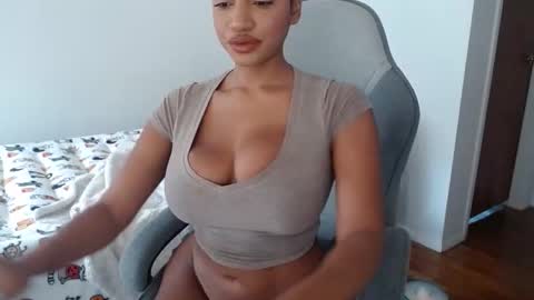 Celine Costas online show from November 2025 05:02:01 PM