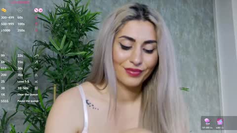 Snapshot of celinemeyerr chatting on February 2025 01:08:02 PM CelineMeyer online show from February 2025 01:08:02 PM