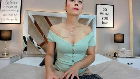 Snapshot of cellestehot chatting on November 2025 01:56:02 PM celeste online show from November 2025 01:56:02 PM