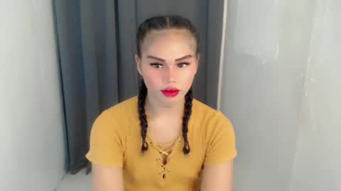 Snapshot of cellin_fuckdoll chatting on June 2026 05:43:01 AM cellin online show from June 2026 05:43:01 AM